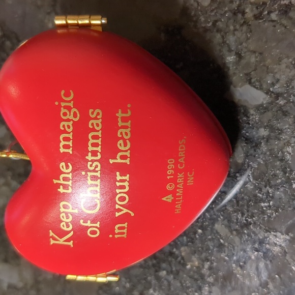 Hearts of Christmas Hallmark Keepsake 1990 - Picture 2 of 6